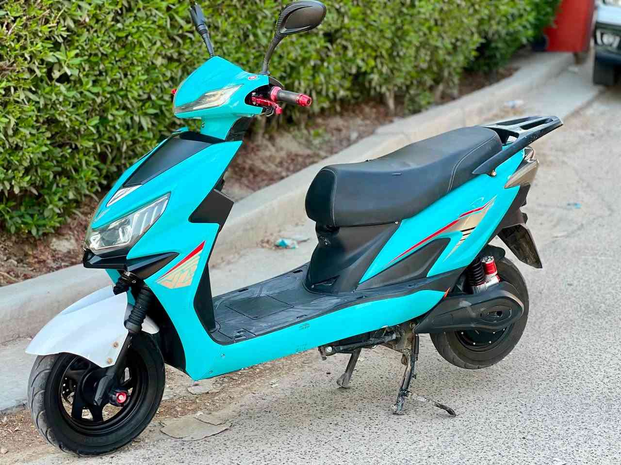 دراجه شحن سكنس 2025 
6 بطاريات ع الفحص تمشي 50 كيلو واكثر 
3 سرع والرابعه سبورت 
سرعتها 85 حقيقي 
ملف 2500
لايت زنون عالي ناصي 
اشاير يمنه يسرعه ودبل اشاره 
سويجين وبصمات 2 
نضافه مثل متشوفون بالصوره
سعر 575 
مكاني اليرموك او العامريه 
رقمي ***********
