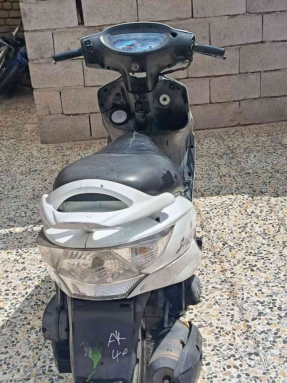 دراجه للبيع كامكؤ دراجه نضيفه كامل مواصفات كهربائيات كامله كفاله عامه السعر مليون و وبيه مجال ***********
