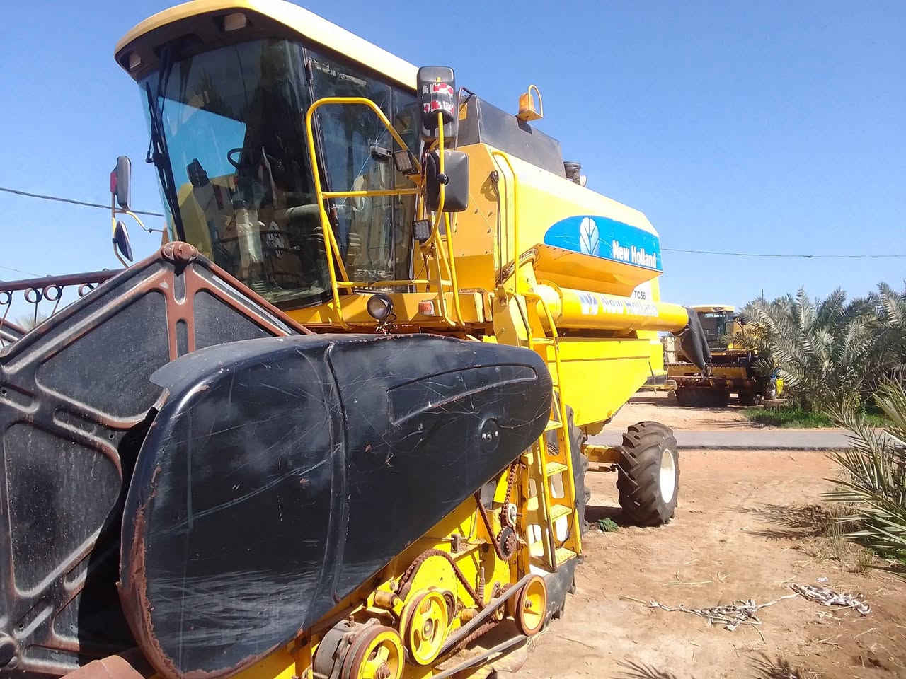 السلام عليكم حاصده نيوهلند حجم 56 موديل 2006 للبيع للاتصال ***********
