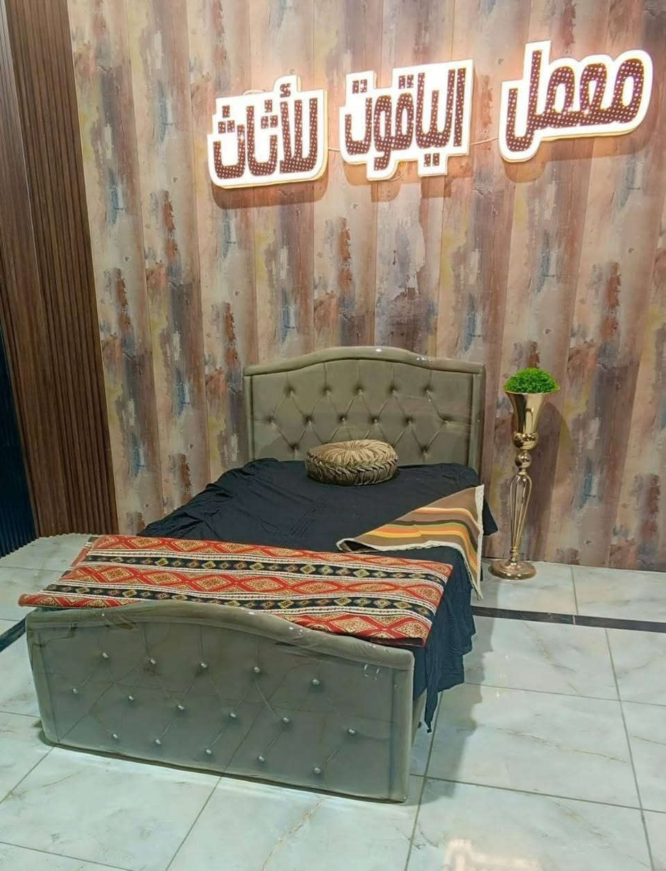 🔥 سرير دوشمه خشب نفر ونص 🔥
تصميمه مرتب وجذاب ويعطي غرفتك لمسة دافية وحلوة، وخشبه قوي يتحمل ويعيش وياك سنين 💪
خلي نومك غير واحصل على راحة تستاهلها 😌✨
📩 للحجز والاستفسار راسلنا خاص 
📞 متوفر توصيل داخل بغداد والمحافظات


**إذا كنت صاحب هذا الإعلان وتريد حذفه لأي سبب، رجاءا أرسل رسالة إلى الدعم الفني**