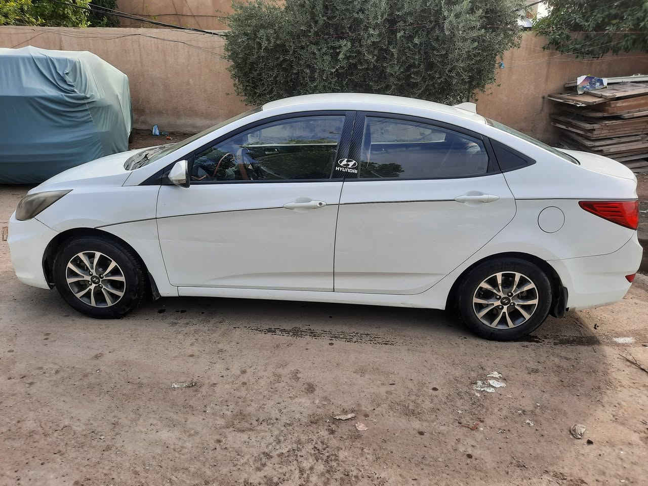 سيارة اكسنت موديل ١٥ خليجي محرك ١٦٠٠ ماشية ١٢٤ تبريد تدفئة شغال كير محرك كفالة فقط شخط بالباب موضح بالصورة بدون صبغ ماعدى الدعامية الامامية للجمالية رقم بغداد ألماني العنوان بغداد رحمانية الجعيفر السعر ١١٠ وبيهة مجال الرقم ***********
