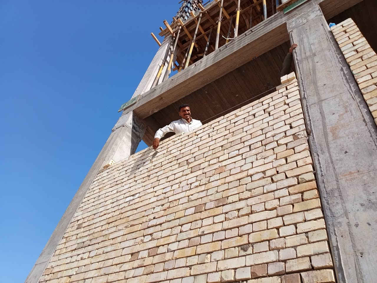 سلام عليكم خلفه بنااء شرط درجه اولى شغل مهندس متفرغ حالين الاتصال ع الرقم ***********
@إشارة
