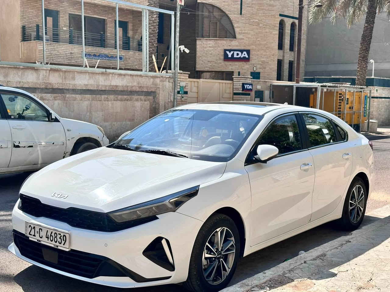 السلام عليكم 
 سيارة كيا كي ثري KIA K3 فول مواصفات للبيع
رقم شمالي سليمانية موديل 2024 ماشية 38 الف
بدون ضربة فقط بها شخطين بالجنطة وباب السايق خفيفات جدا مثل ما موضحات بالصورة وفطر بالبك لايت 
سيارة نضيفة جدا من الداخل والخارج وناصبة 
السعر 136 
مكان السيارة بغداد جادرية
رقم: ***********
