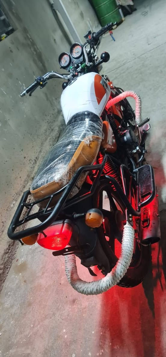 السلام عليكم دراجه دايون نفخ للبيع موديل 21 اوراق اصولي مكينه 200 s مكفوله دراجه نضيفه كلش السعر 1250 وبيه مجال الشراي يتفضل خاص او اتصال *********** مكان بابل حله
