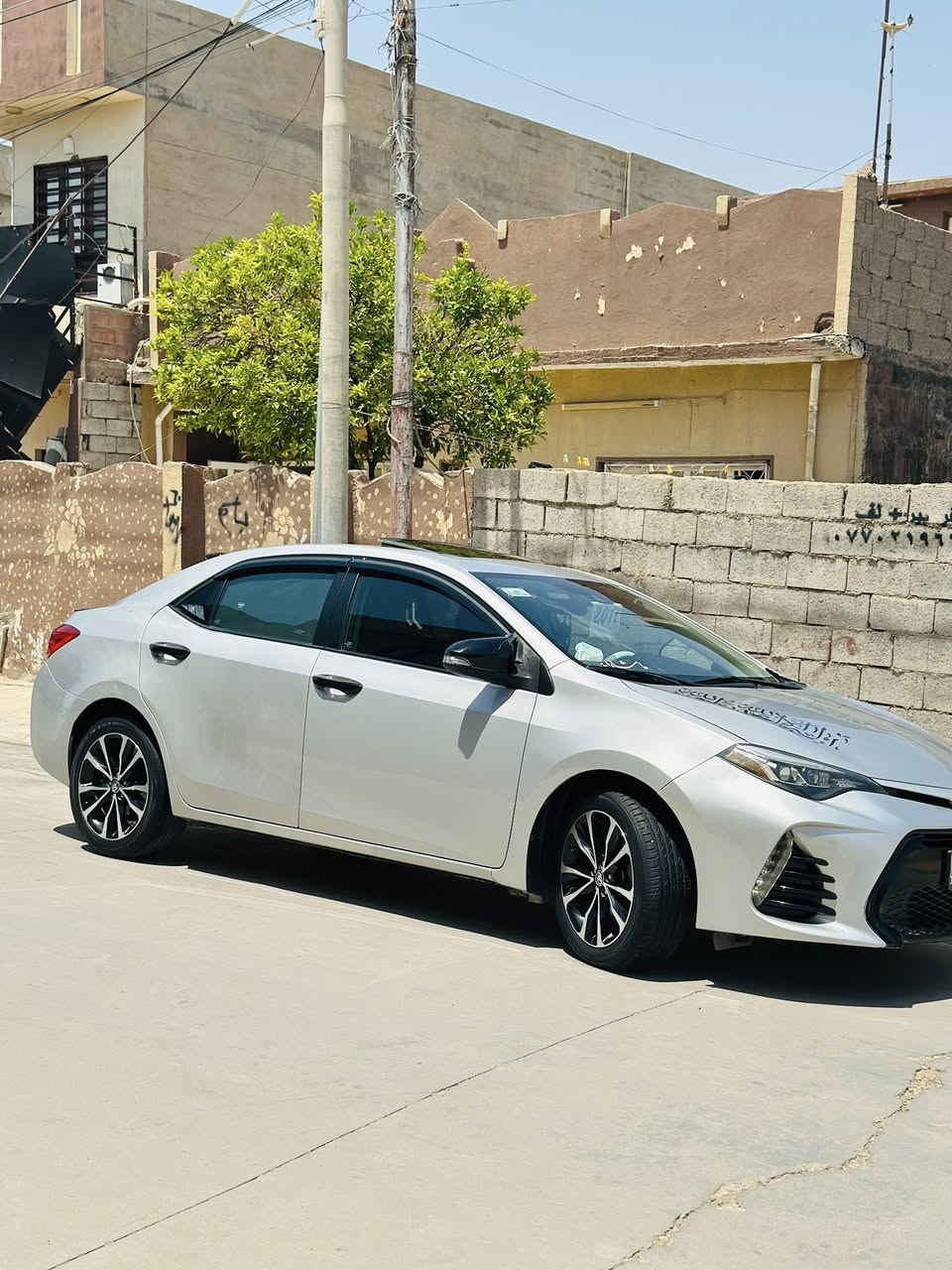 كورلا 2017 +SE فول فول مواصفات
للبيع فقطط✅

رقم شمالي الجديد ومميز 

بطاقة بانزين كركوك 

بصمه تشغيل وابواب 

دخول ذكي 

فتحة سقف
شفتات بالستيرن 
نظامين سبورت وايكو✅
تدفئة وتبريد كله شغال 

سيارة جديده ومامتعوبه ماشيه 70الف ميل حقيقي

تحويل ثاني يوم 

ضررها (جاملغ سايق امامي مبدل تجاري+معجون وصبغ بنيد وجاملغ خلفي السكن )بدون دواخل بدون ايرباك 

السعر($150)وبيها مجال بسيط 

رقم:*********** خط وواتساب موجود اتصل وتدلل

❌مامتواجد ع الفيس
