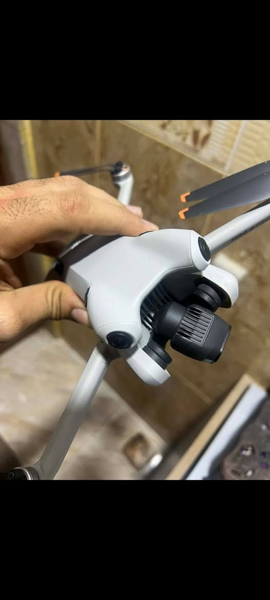 السلام عليكم  // درون ميني 4 برو نظيفه مشكلتها مغفوله بحساب  الجوستك موللبيع فقط فحص تباع فقط درون وبطارية
