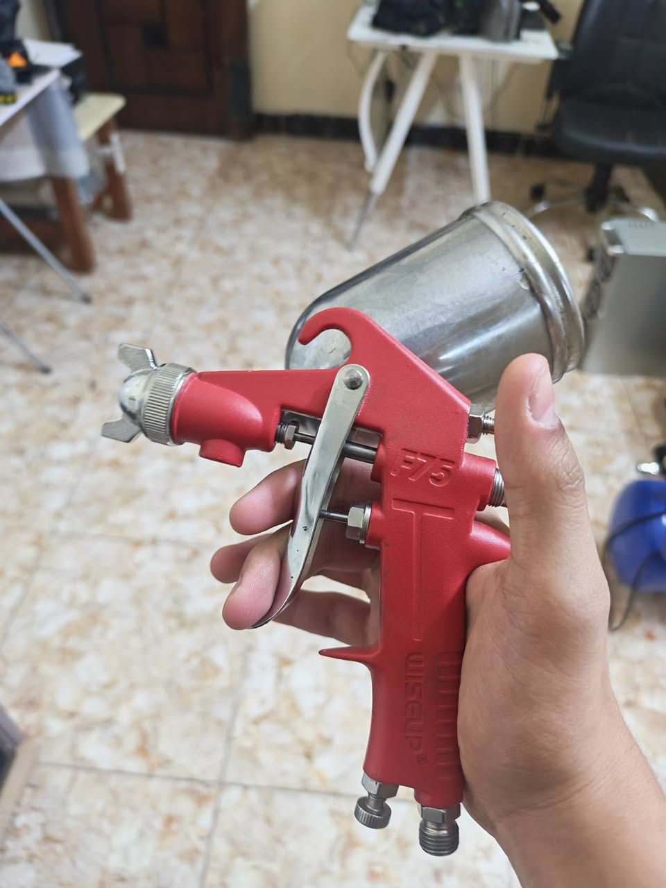 كمبريسر هوه 21 لتر ضغط 8.5 بار ويه مسدس F75 سعر 115 الف لتواصل 
+9647779923864
