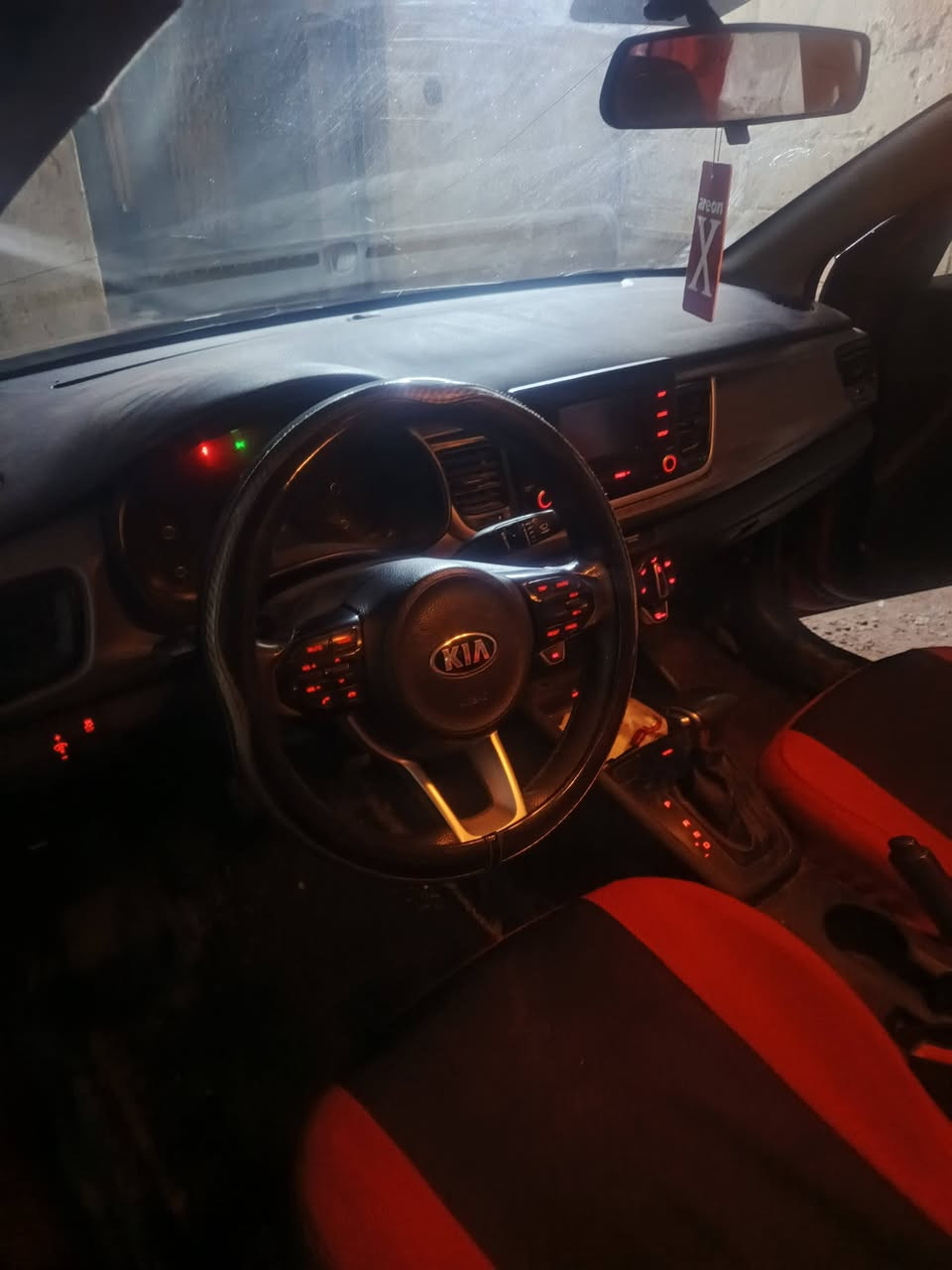 ريو
كيا ريو..2018..
وارد امريكي ..جاملغين الخلفي والصندوك صبغ… ..والباقي كفاله
مكينه وكير مكفولات..حجم 1600..
تحكمات تلفون شاشه كامره..كروز سرعه
تبريد تدفئة… ماشيه 70 الف… 
رقم بصره شرط التحويل… جاهزه للاخير
السعر 94..اتصال..‏‪***********‬‏
