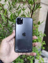 ايفون 11برو ماكس  ذاكره 256🔋95 مرفوعه  مكفول من كلشي فقط بي فطر بل شاش...