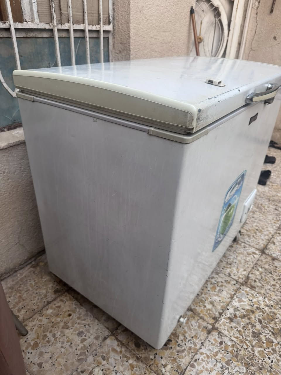 مجمدة كونكورد مستعملة للبيع 

بلد الصنع: صنع في لبنان.

Concord (موديل FC1100-SR):

المواصفات الأساسية

• السعة: 290 لتر (الحجم الداخلي).

• استهلاك الطاقة: 170 واط.

• التيار الكهربائي: 1.1 أمبير.

• الجهد الكهربائي: 220 فولت.

مجمدة مستعملة للبيع بسعر 200 الف دينار عراقي قابل للتفاوض 

العنوان ناصرية مركز المدينه حي الشهداء / مراسلة الخاص


**إذا كنت صاحب هذا الإعلان وتريد حذفه لأي سبب، رجاءا أرسل رسالة إلى الدعم الفني**