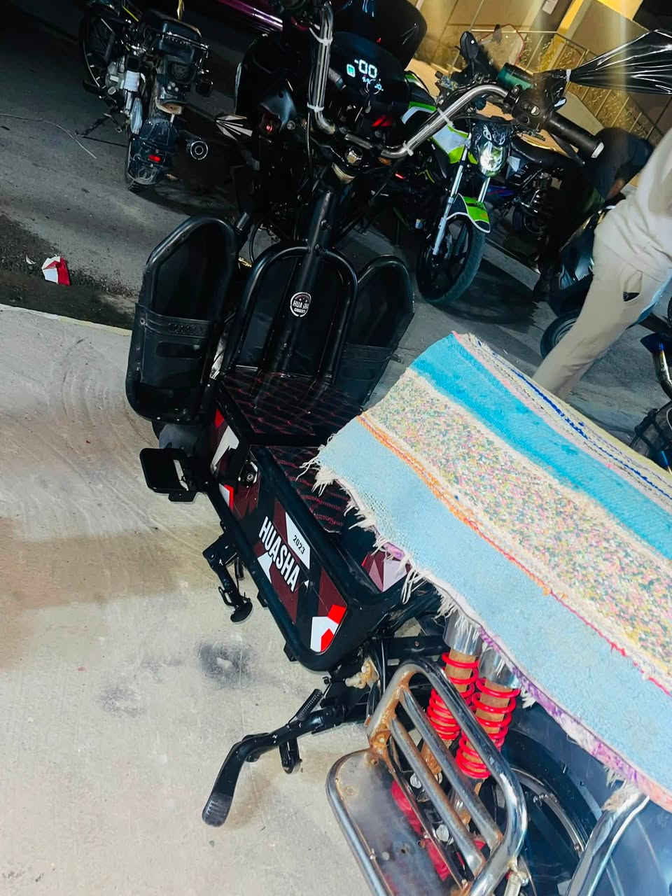 البيع ماطور شحن هيوشه موديل 23 بطاريات فول فول الك الفحص خمسه باتري السعر 425 وبي مجال رقم ***********
