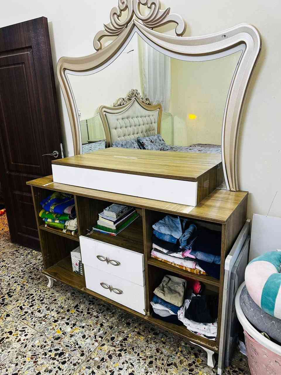 السلام عليكم غرفة نوم لبيع ٩ قطع
مستخدمه مكاني بغداد البلديات
للاستفسار ***********
