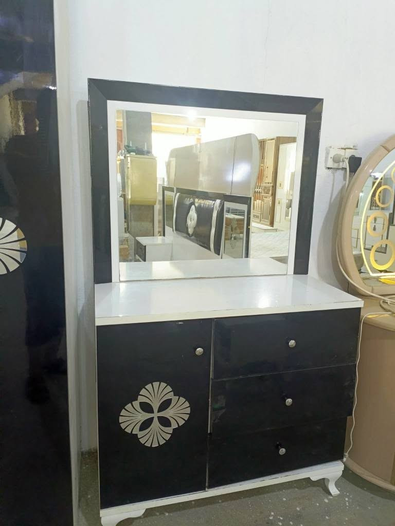 غرفه نوم تركي نظيفه لبيع سعر 350 شاري يخابر رقم *********** كركوك, العراق
