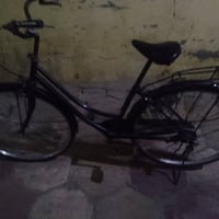 هاذا بايسكل للبيع كلشي ما بي نضيف جدا اتصل على الرقم 07883174311