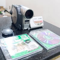 كامره هيتاشي • مستعملة • تاخذ DVD وميموري