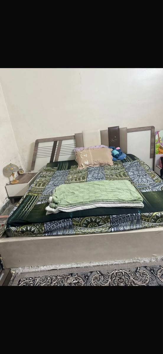 غرفة نوم نضيفة اي ضرر مابية سلايت مكاني شارع فلسطين  التواصل *********** بغداد, العراق
