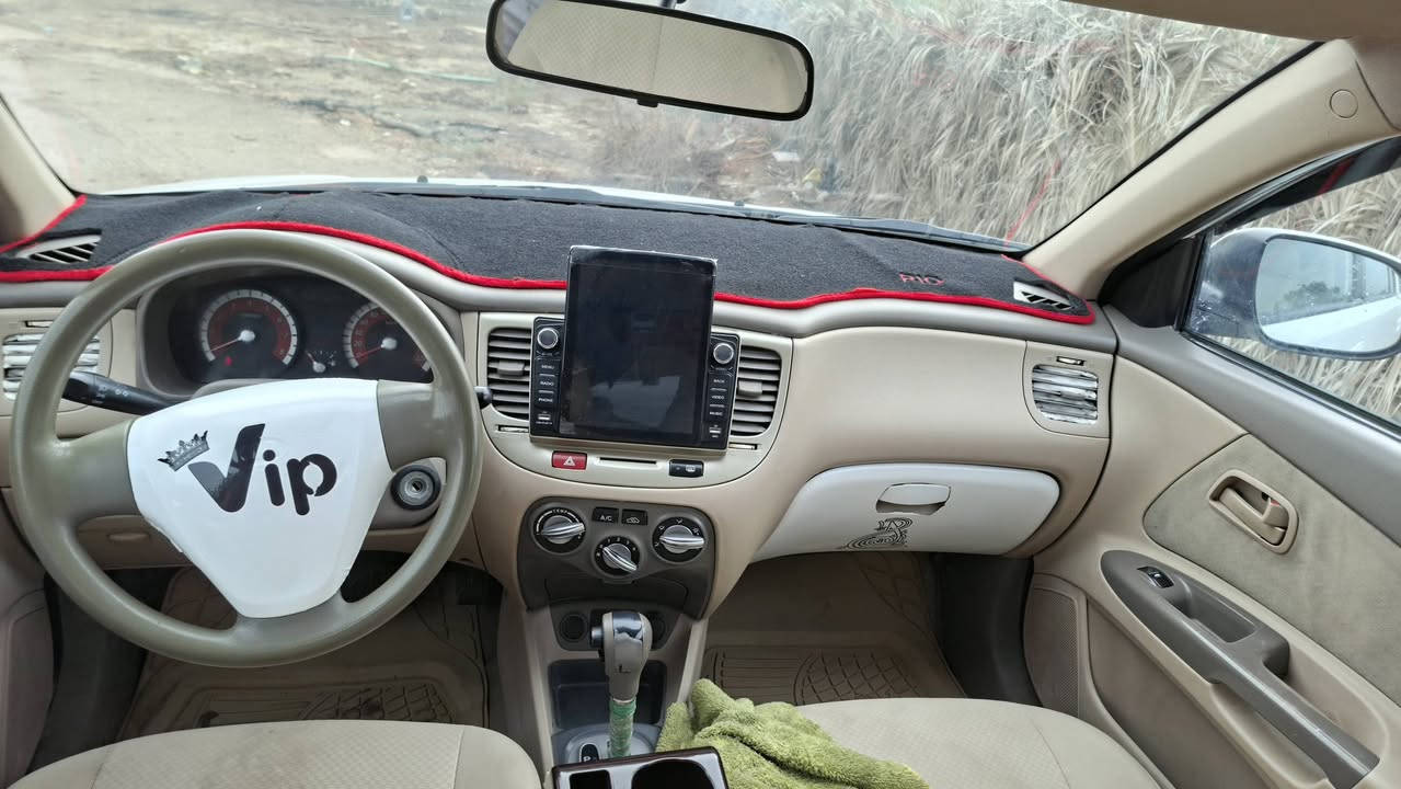 السلام عليكم 
للبيع كيه ريو 2012
رقم نجف نكليزي سنويه 2030 
مكينه 1600 شرط بلكارتون وكير وحداديه وتخم تاير 
تبريد كله شرط الفحص سياره حلوه وجاهزه مال جناي 
سياره فول عده الفتحه شاشه  كامره حساسات اشاير بلمري 
سياره بيه قطع صبغ 
سياره مابيه ضربت داخل ابد 
السعر خاص لان نماذج تعبانه هواي تكسر بحلال العالم 
مكاني نجف كوفه
للستفسار *********** 
***********
