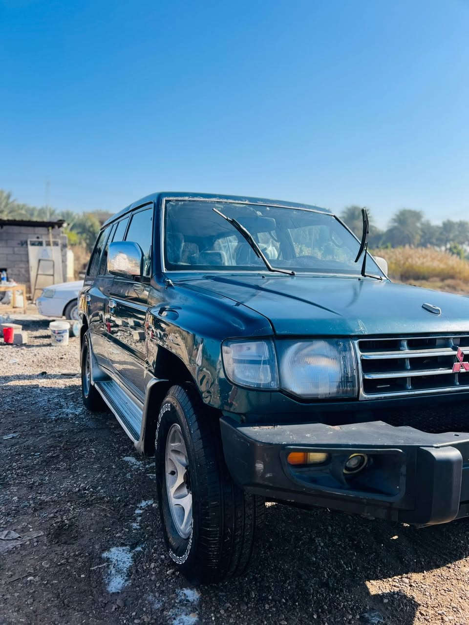 سلام عليكم باجيرو 2000 رقم اربيل بدون صبغ بلاديه محرك 6 سلندر تبريد  خلفي وامامي تخم تيرات باتري جديد دوشمه جلد وقماش كل نقص مابيها سعر 70 بسمي كبل تحويل تريد وكاله مكان ديالى ***********
