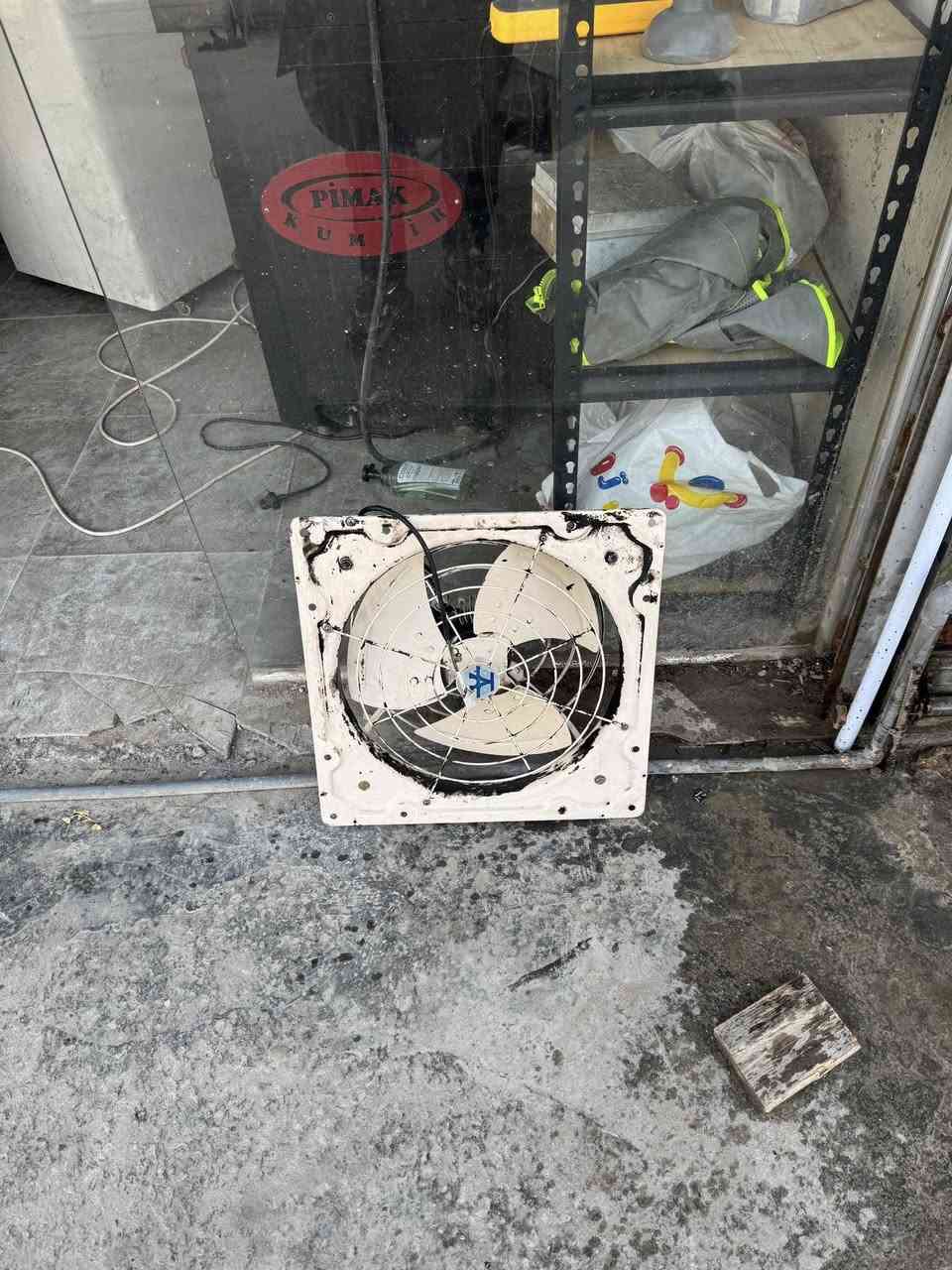 الغراض البقت من المطعم
مكاني بغداد حي الجامعة 

واتس اب *********** 
للبيع
