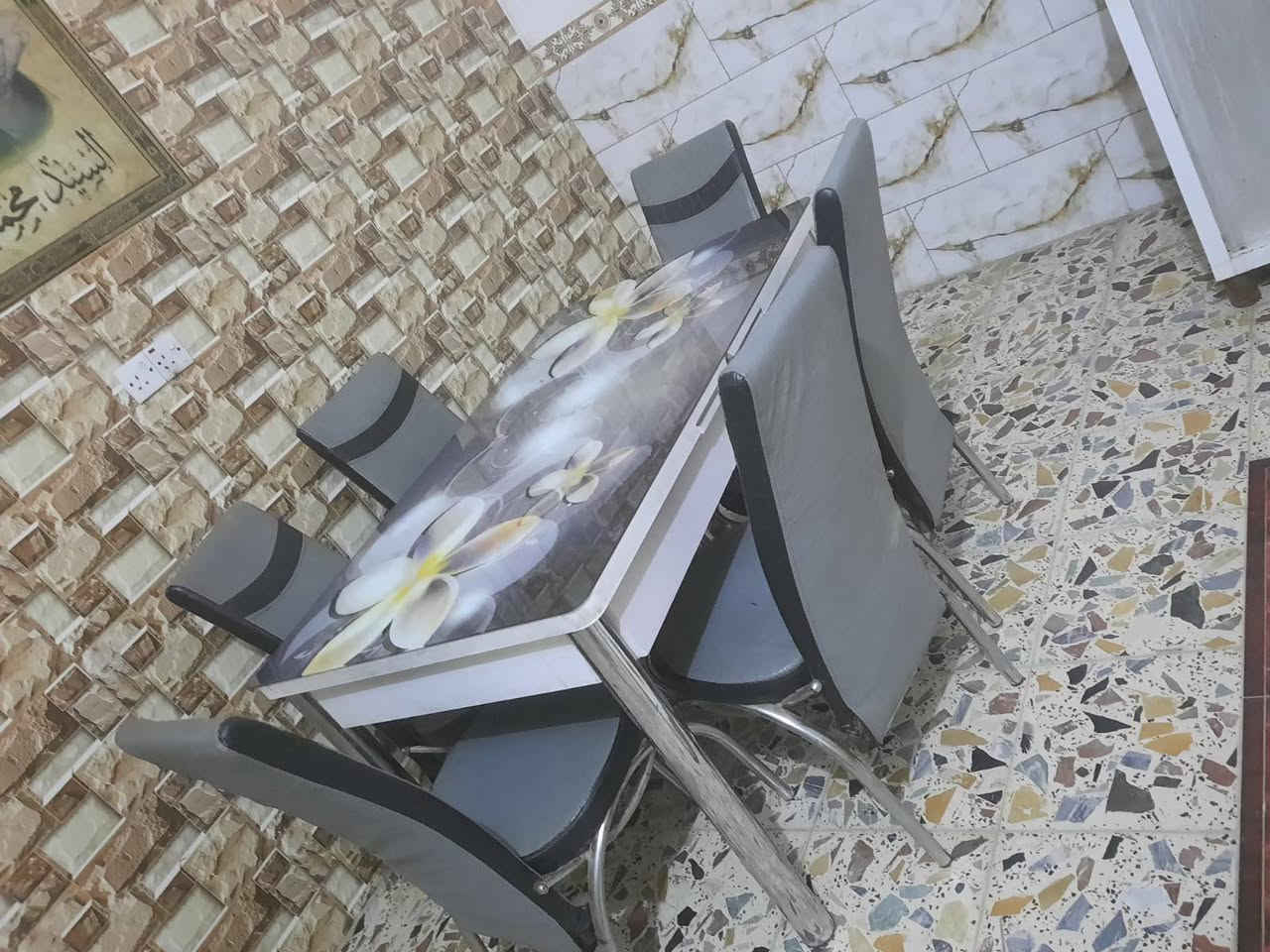 طياخات وميز طعام للبيع الاستفسار ***********
