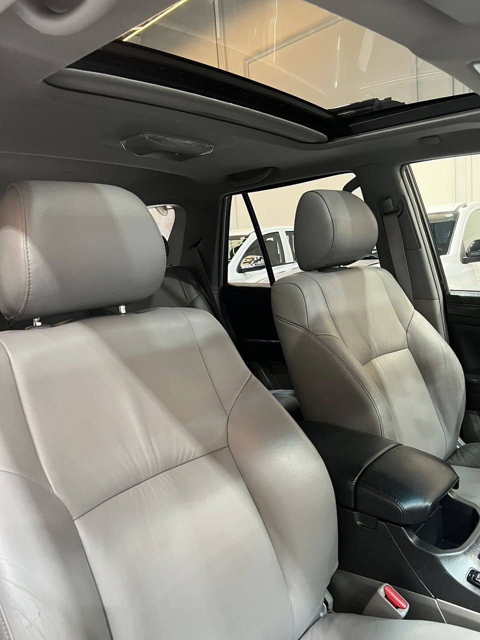 للبيع فورنر ٢٠٠٥ جديد جديد 📦✅ ماشي 30الف كم حقيقي بشرط دعامي ال عامي مابي جاكوج ولا رصعة ولا مفتوح فول فول مواصفات فول واحد ع واحد بعد گاعيات مامفروش و سويجات بلادي موجود سيارة جان لونهة سلفر و صبغنا اسود محرك مامفتوح و مابي صوت ٦ سلندر ٤،تالاف تحدا كل عراق اذا باقي هيج سيارة ع نضافة
و رقم و سنوي جديد و بسمنى تحويل ثاني يوم
مكان اربيل 
سيارة ١٨ سنة نايمة 
دينار مصرف مابي بعد زيرو ✅📦
0750 085 7134
0770 085 1976
