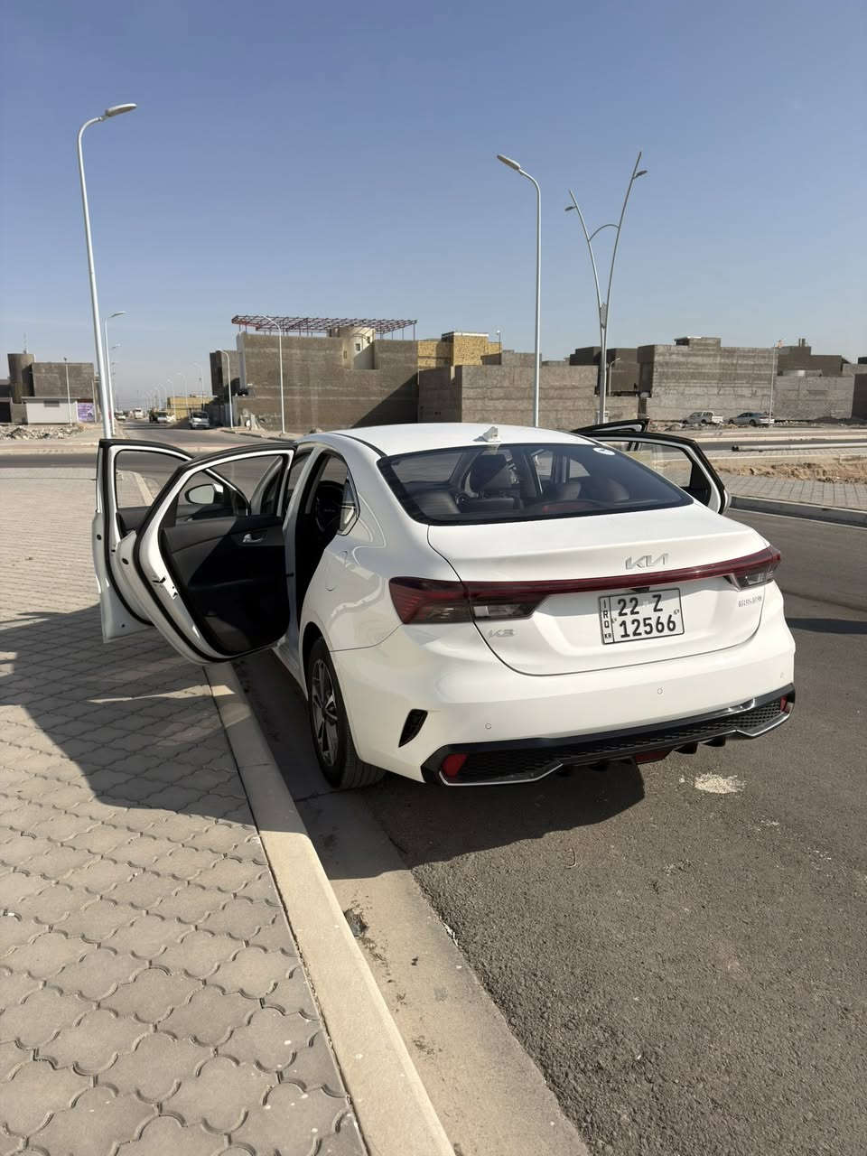 كيا k3  للبيع موديل 24  السارة ماشيه ٢٣ الف
السيارة كلين ماعدا الطخه البسيطه بلبنيد بس هاي  فول مواصفات فتحة سقف  محركها 1.5 
للتواصل ***********
