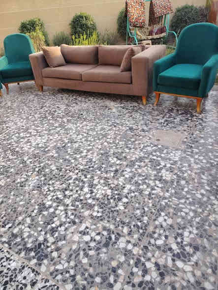 تخم ٨ مقاعد  حطاطة موديل تركي نضيف جدا سعرة ٣٨٠ مكاني الصابيات قرب بوابة الكاضمية جسر الدوار ***********
