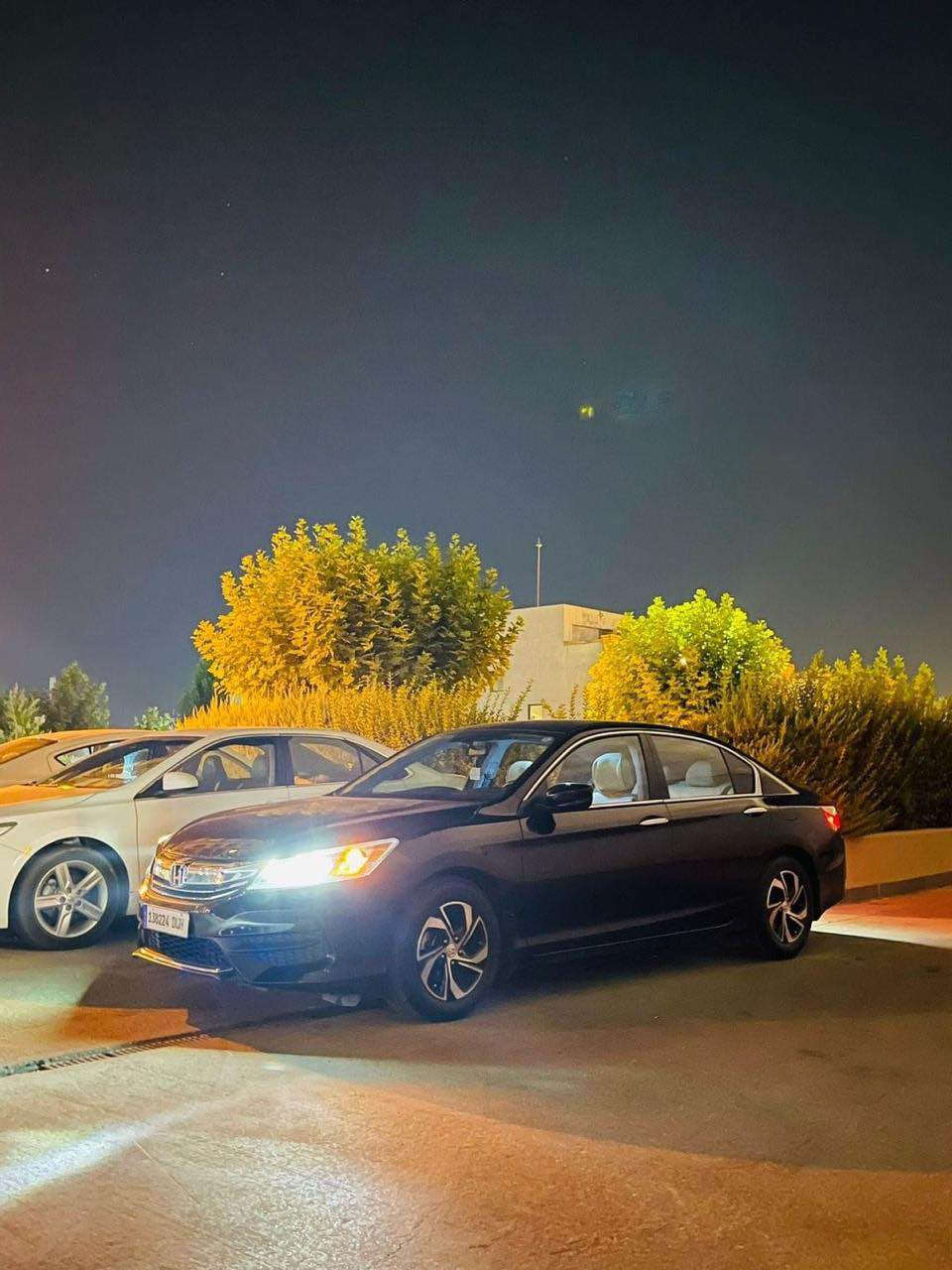 Honda Accord 2017 هوندا اكورد
مكينة ٤ سلندر ٢،٥
گير أوتوماتيك
ماشية ٩٥ مايل
گير محرك و كل شي ب شرط
صور حادث مرفق مع المنشور
واحد جملخ خلفي صبغ بدون دواخل 
فقط برشوت بردة طاگ
سيارة ما بيها مصرف حتى طخم تايرات جديدة
سيارة مواصفاتها معروفة
و عليها سويجين
سعر ١٢٩ $
عليها ١،٥٠٠،٠٠٠ دينار غرامة
مكان دهوك 
تلفون
0751 883 5563 دهوك, العراق
