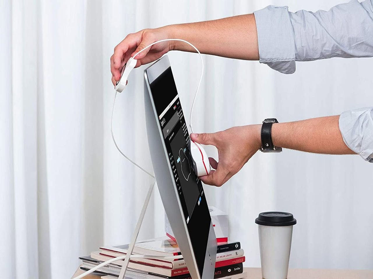 جهاز SpyderX Pro
شركة Datacolor
أداة متطورة لمعايرة ألوان الشاشات، مصمم خصيصاً للمصورين والمصممين. يتميز بتقنية ألوان قائمة على العدسات ومستشعرات متطورة تضمن دقة عالية في تمثيل الألوان، وتوازن اللون الأبيض، وإظهار تفاصيل الظلال بشكل ممتاز.

أبرز التفاصيل والمميزات الأساسية للجهاز:

السرعة والسهولة: يُعد من أسرع أجهزة المعايرة التي تقدمها الشركة، حيث يمكنه إكمال عملية المعايرة بدقة في أقل من دقيقة.

القياس التلقائي للإضاءة: يراقب مستشعر الإضاءة المحيطة في غرفتك ويقوم بضبط سطوع الشاشة وألوانها بناءً على ذلك.

ميزة SpyderProof: تتيح لك رؤية صورة قبل وبعد المعايرة باستخدام صورك الخاصة للتأكد من التغييرات.

أهداف المعايرة: يأتي مع 12 هدف معايرة محدد مسبقاً للتحكم الكامل في سير عمل الألوان.

 لزيادة دقة التقاط الألوان مقارنة بالفلاتر التقليدية.
أقصى سطوع مدعوم: يقيس حتى 1,200 شمعة/المتر المربع (cd/m²).

مستشعر الإضاءة المحيطة: يضم مستشعراً مدمجاً بـ 5 إعدادات لقياس إضاءة الغرفة وتعديل السطوع تلقائياً.

تغطية مساحات الألوان: يقيس ويحلل نطاقات الألوان الأساسية: sRGB, AdobeRGB, NTSC, P3.

فتحة التثبيت: يحتوي على فتحة لولبية قياسية بمقاس 1/4 بوصة - 20 للتثبيت على الحوامل الثلاثية (Tripod).

الاتصال والمنافذ (Connectivity)نوع التوصيل: كابل مدمج ينتهي بمنفذ USB Type-A التقليدي.

بروتوكولات USB المدعومة: متوافق مع منافذ USB 1.1, USB 2.x, USB 3.x.التوافق مع المنافذ الحديثة: يدعم العمل على منافذ USB-C عبر محولات (Adapters) التحويل من A إلى C.

الشاشات المدعومة (Supported Displays)نوع الشاشات: يدعم معظم شاشات العرض الحديثة لأجهزة الكمبيوتر المكتبي والمحمول.

عدد الشاشات: يدعم معايرة حتى 3 شاشات متصلة بمحطة العمل الواحدة.متطلبات النظام والتشغيل (System Requirements)

أنظمة التشغيل: Windows 10 و Windows 11 (بأنظمة 32 و 64 بت)، وأنظمة Mac OS X 10.10 فما فوق.

أقل دقة شاشة مطلوبة: 1280×768 بكسل أو أعلى.بطاقة الرسوميات: كرت شاشة 16-bit (ويُفضل 24-bit).

الذاكرة العشوائية (RAM): حد أدنى 1 جيجابايت.المساحة التخزينية: توفر 500 ميجابايت على القرص الصلب لتثبيت البرنامج.

السعر والتفاصيل خاص .. 
متوفر توصيل كل العراق ..


**إذا كنت صاحب هذا الإعلان وتريد حذفه لأي سبب، رجاءا أرسل رسالة إلى الدعم الفني**