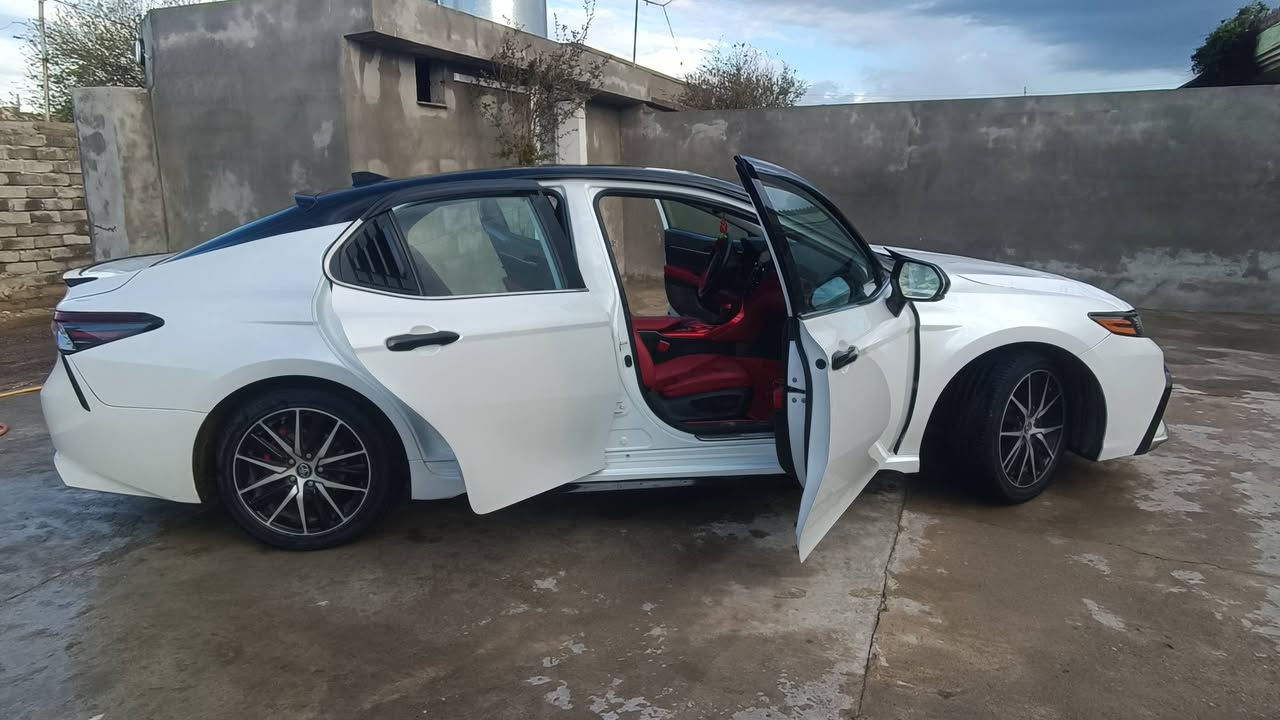 السلام وعليكم 
كامري موديل 2021فول مواصفات 
موصفات. 
✅بصمه
✅بانورامه
✅كشن كهرب 
✅هيتر كشن
✅تبريد قطعتين 
✅رادار حساسات امامي خلفي 
✅هاند بريك بصمه
✅داخل احمر بلادي 
✅تحكم ستيرن 
✅شاشه بلادي كامره.. بعد بي مواصفات 
.:بدون دواخل. بدون 
ايرباك: جاملغ خلفي وباب خلفي فقط
رقم اربيل. السياره 1-1. فئه.. XSE.. سعر 235بي مجال.  
***********.اسيا
***********.كورك. بي وتساب
