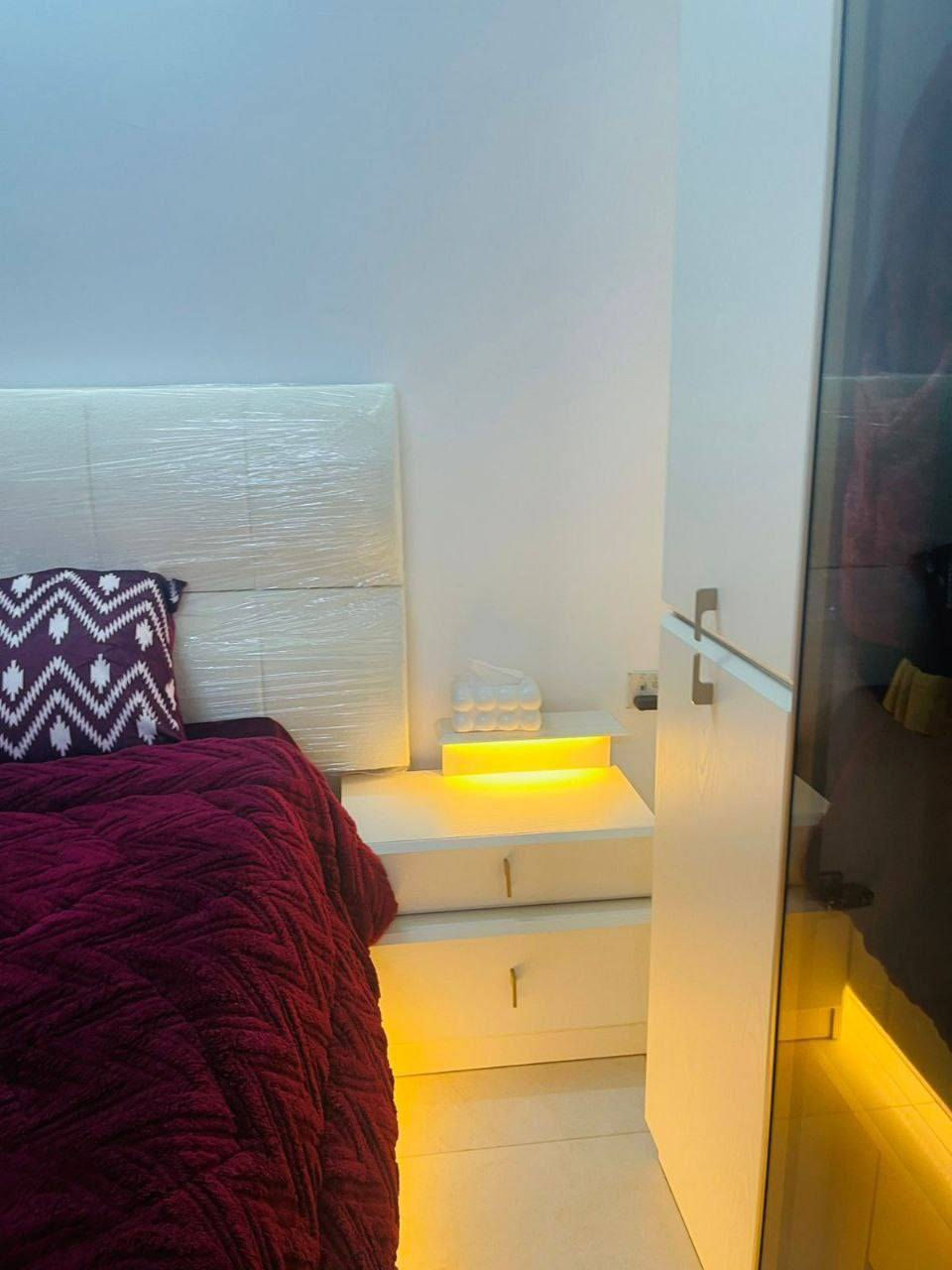 سلام عليكم غرفة تركية واللة العضيم الغرفة جديدة وصالي شهر من ماخذهة 9قطع +نشرة داهلية بل كنتور ***********الرقم بي واتساب
