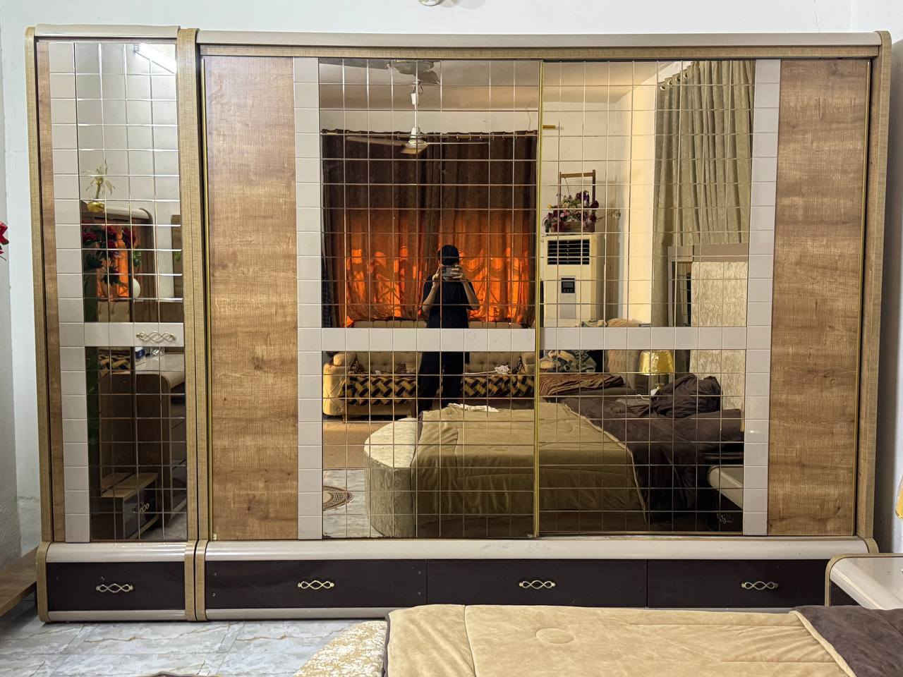 غرفه 11 قطعه تركي نظيفه كلش ما بيه اي ضرر  كنتور اضافي الظهر بلوك السرير مخزن  السعر مليون وبيه مجال العنوان بابل المركز م  ***********
