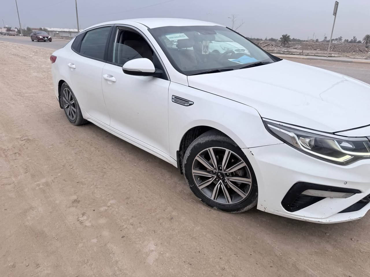 كيا اوبتما 2020 خليجي محرك 2400
————
بيها جاملغ وبنيد وحالوب جداً خفيف وناعم السياره حلوه 
-كامرة خلفية 
-حساس امامي
-حساس خلفي 
-مري قلاب 
-شفتات ستيرن 
-تحكم ستيرن 
فلنجات +دسكات جدد + باتري جديد +تخم بلكات جديد اصلي رقم التلفون (***********) ديوانية, القادسية
