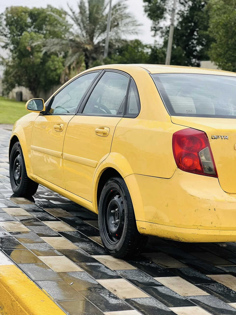 السلام عليكم وبترا مرديل 2011 شركة العامة  رقم نكليزي هزه جديدة هئيه وغرامات وسنوية جدد سيارة بيه شويه صبغ بل بنيد ولباقي مكفولة كفاله عامه مكينه كير صدر تبريد تخم تاير كهربيات كولهة شغاله بدون خياس مابيهة مدوشمة سنتر لك ريمونت شغال سيارة صبغة بلادية بس جراد البلادي ييهة السعر 72 وبيه مجال للشراي فقط بيع 
عنواني بغداد 
***********
وبي وتساب
