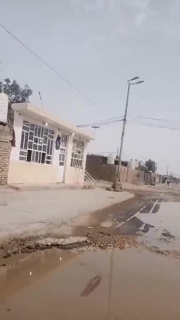 السلام عليكم بيت للبيع مساحه250 بشارع 5000 الرئيسي خط اول جيران فرن الصمون يتكون من غرفتين ومطبخ واستقبال وترك وحوش وصحيات سراميك بيت جاهز  السعر 14 وبي مجال للاستفسار على هاذ الرقم  ‏‪***********‬‏
