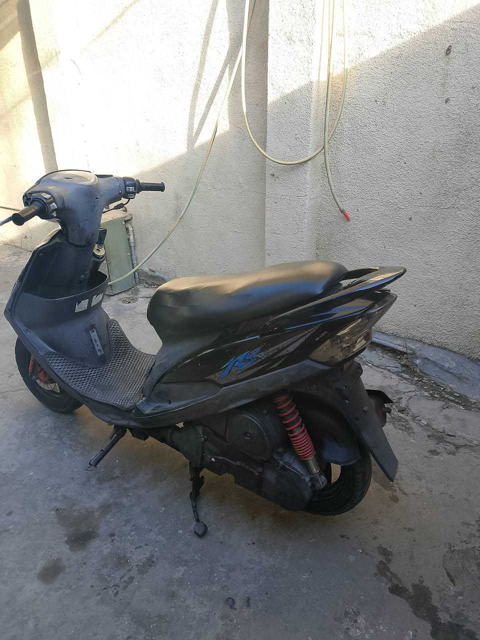 السلام عليكم دراجه ماكس رنبه مختم من تاير لتاير بلاد صار شهر من نزلته
.   برغي ما مفتوح منه

 .  كامله مكمله 

العنوان / البياع شارع عشرين 
السعر ؟ خاص 

***********
