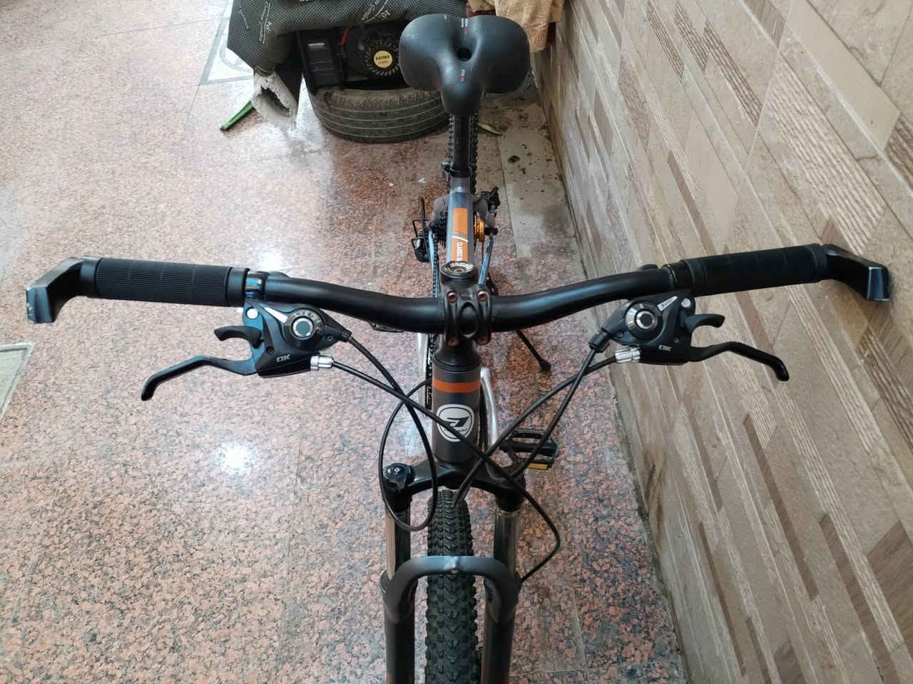 السلام عليكم اخوان جبلي نظيف جدا   فول المنيوم بريك دسكات حجم 26 المجمع مالتة كلة بنبرنك يعني مو صجم دبل امامي بي قفل كل شغال سرج طبي. السعر 150 ألف التواصل واتس اب *********** توصيل موجود. العنوان البصرة.
