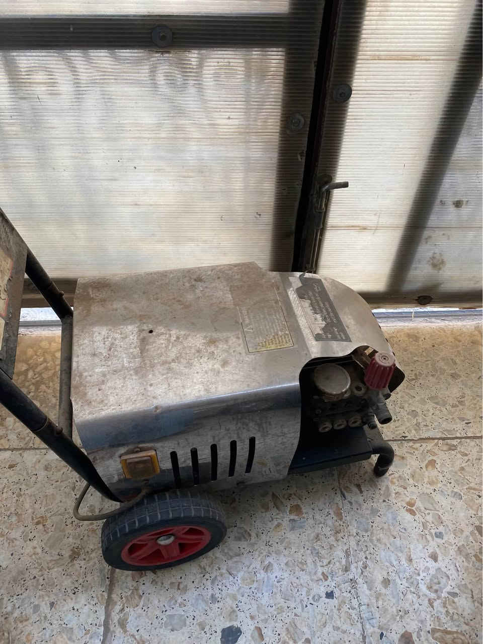 السلام عليكم فاره غسل ضغط عالى للبيع بيها نتله خفيفيه السعر ٧٥٠٠٠ مكان بغداد غزاليه للاتصال *********** بغداد, العراق
