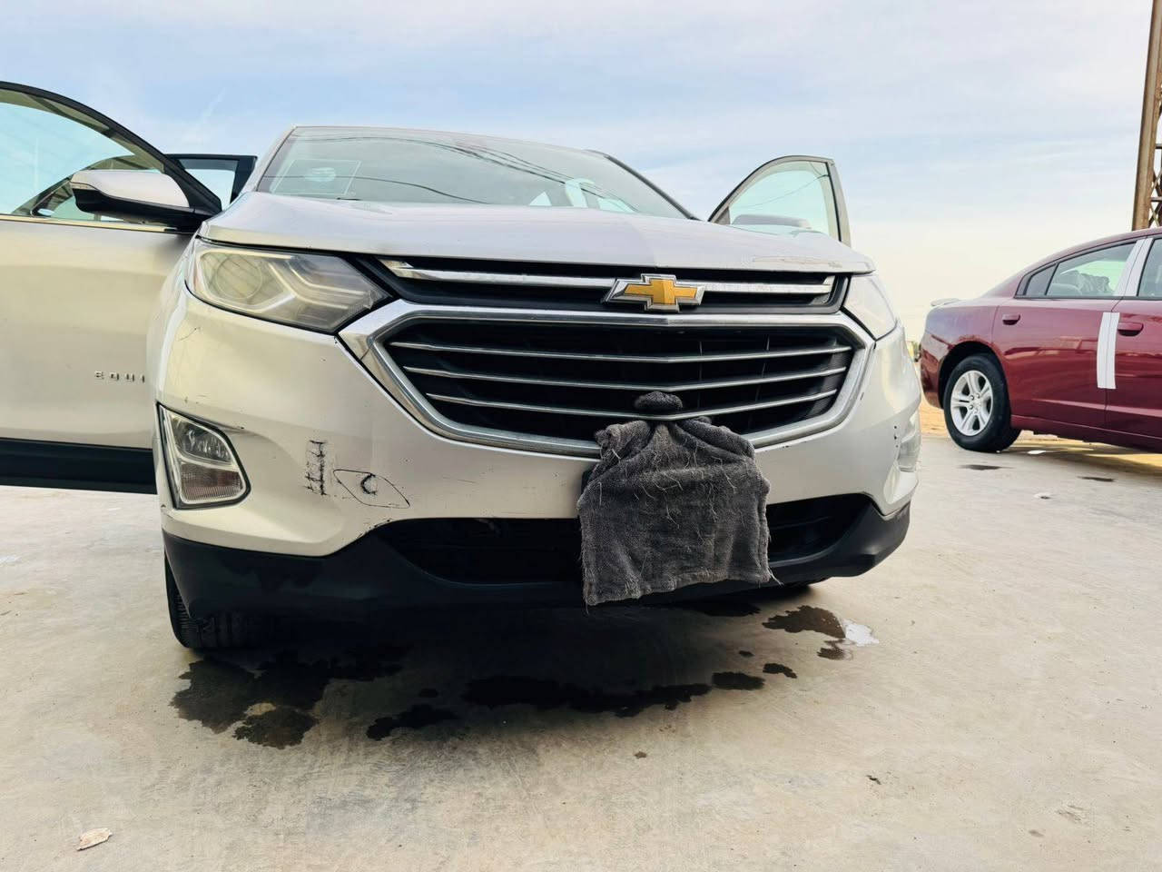 السلام عليكم سيارة كوينكس 2020 ذي قار حادثها حافة البنيد السيارة على وضع الشركة سعرها 155 بيها مجال المكان ذي قار غير متواجد على الفيس رقم *********** بيه واتساب رايد اصور بعد راسلني
