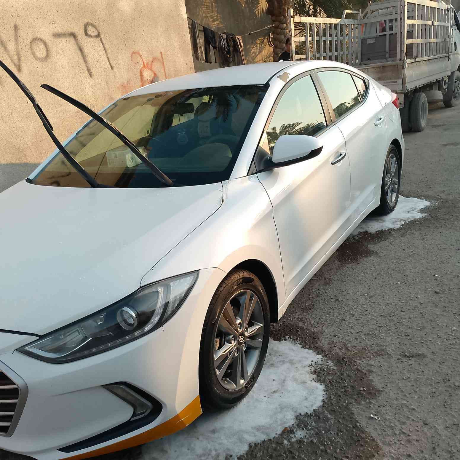 السلام عليكم النترا 2017 امريكي حره
حادثها بس بأمريكا جاملق خلفي 
سياره جاهزه من كلشي تبريد حداديه شغل وتطلع
راعيها بلزبير تريد تحويل تريد مكاتبه 
عنوان السياره البصره ابو الخصيب 
سعرها 120 وبي مجال قليل 

رقم راعي السياره ***********
