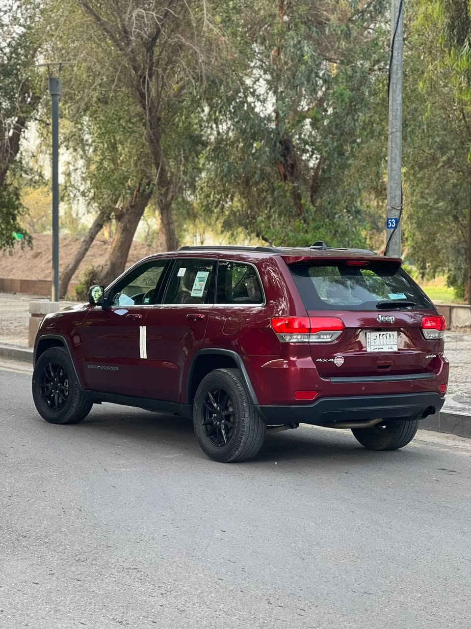 السلام عليكم 
  ***********
جيب لاريدو 2017 السياره وارد امريكي كلين السياره ماشيه 75mi السياره فول مواصفات عدا الفتحه كشنات كهرباء جلد تدفئه شاشه جبيره رادار خلفي حساسات امامي خلفي كامره نضام سبورت  نظام ايكو تشغيل عن بعد محرك 3600 فور ويل سياره جديده بمعنى الكلمه السعر 215 او بيه مجال بسيط
