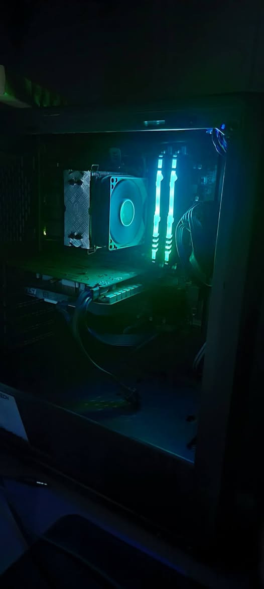 المعالج  AMD Ryzen 3 3200G with
Radeon Vega Graphics   3.60 GHz

المذر بورد : B450

​الرام  16.0 GB (السرعة: 2400 MHz)

​كارت الشاشة  NVIDIA GeForce GTX 1650 SUPER (4 GB)

​الهارد والتخزين  المساحة الكلية 1.14 TB مقسمة كالتالي:

​الهارد الأول: 238 GB SSD Lexar SSD NS100 256GB

​الهارد الثاني: 932 GB SSD PNY CS3030 1TB SSD

السعر : 600 الف عراقي


**إذا كنت صاحب هذا الإعلان وتريد حذفه لأي سبب، رجاءا أرسل رسالة إلى الدعم الفني**