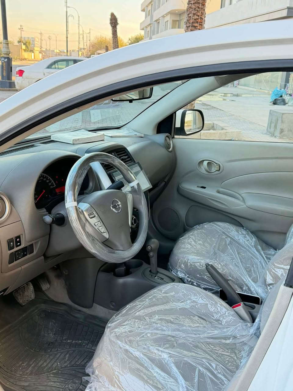 نيسان صني 
موديل. 2020 
ماشية 80 الف 
سنوية و هزة 2030 
دفتر بنزين بيها. 
شاشة ايباد و بلاجكتور  و جناح بيلادي 
صدر جديد.  
سيارة بيها نص باب صبخ  بدون دواخل 
و مكانين تعديل بارد 

كركوك رحيم اوا 
***********
سعر 104 و بيها مجال قليل كركوك, العراق
