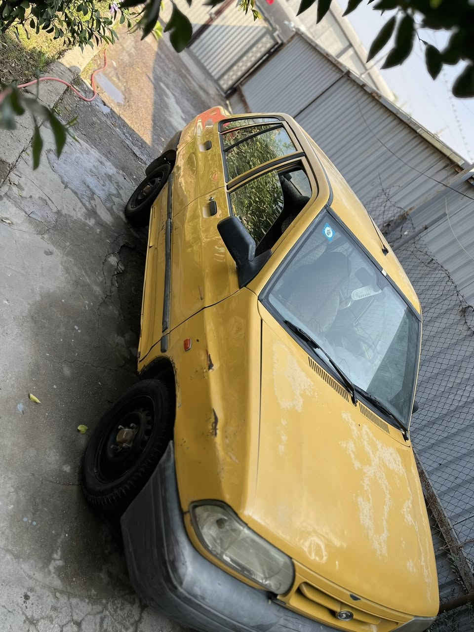 سايبا موديل 12 محرك وكير وشواصي جيد جدا بدون صبغ السياره مصفره هيه وغرامات السعر 25 مكان بغداد قرب العاب السيديه ***********
