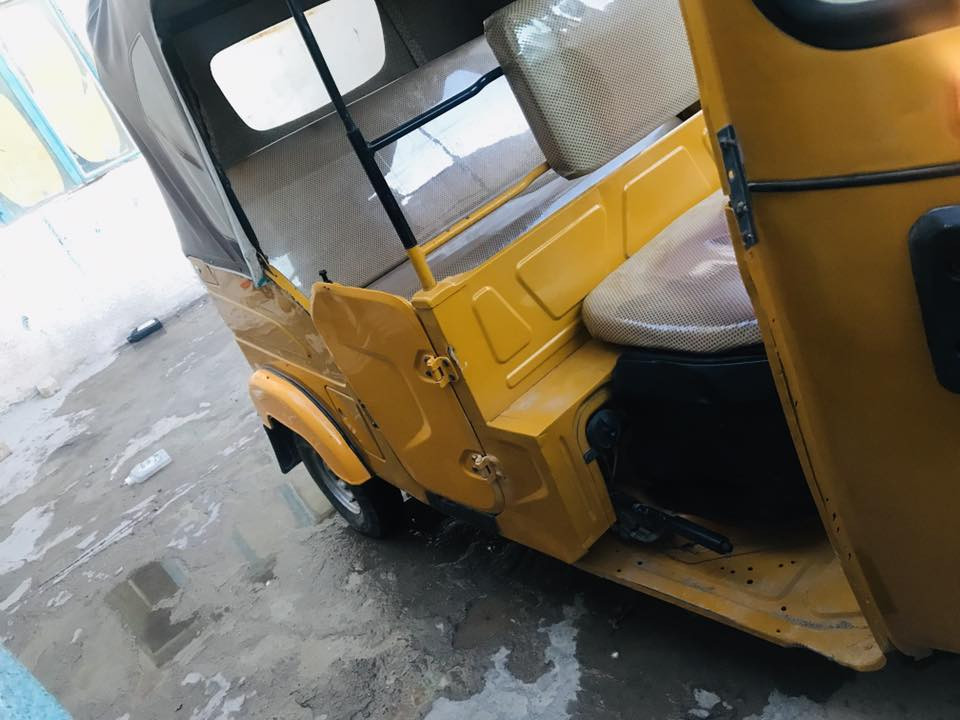 تكتك 21 رقم وسنويه مكينه زنجيل وكلجات فقط يعني مكفوله هذني استهلاكيات الكشر بيه ضربه بالغد ومرجع يعني تكتك مال واحد يشتغل بيه على باب الله شاهد الله ورسوله مال شغل الشراي اتصل وبخدمتك *********** مكاني العماره تجي وتشوف بعينك
