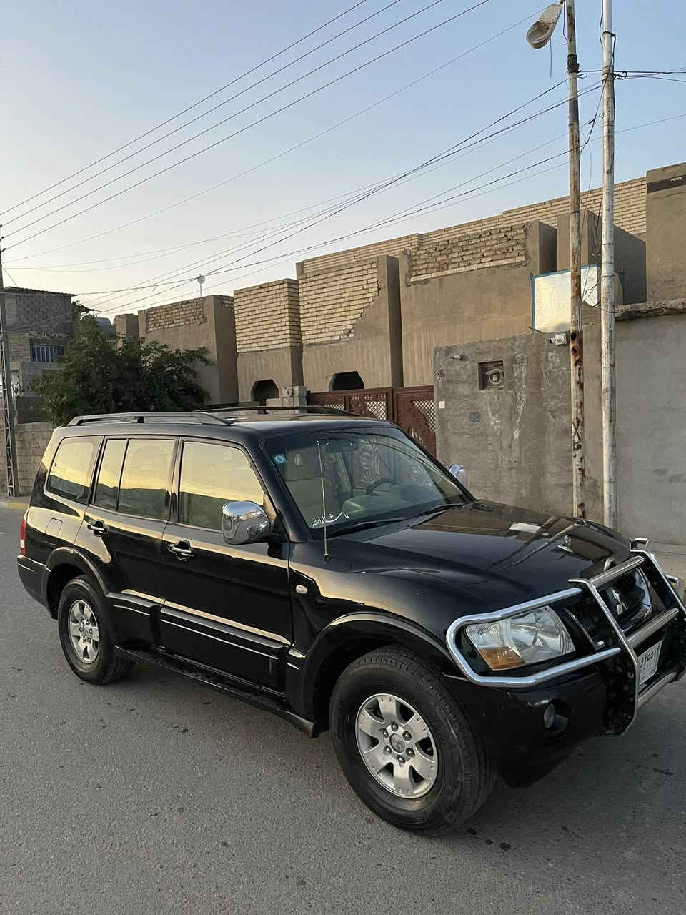 السلام عليكم باجيرو 2005مصبوغه حزام جماليه  7 راكب مكينه 3000 V6 تبريد شغال كهربيات كله شغاله مريات شفط آريل كهربائي داخل نظيف رقم بغداد تحويل ثاني يوم مكان سياره الانبار -فلوجه سعر 80رقم تلفون ***********
