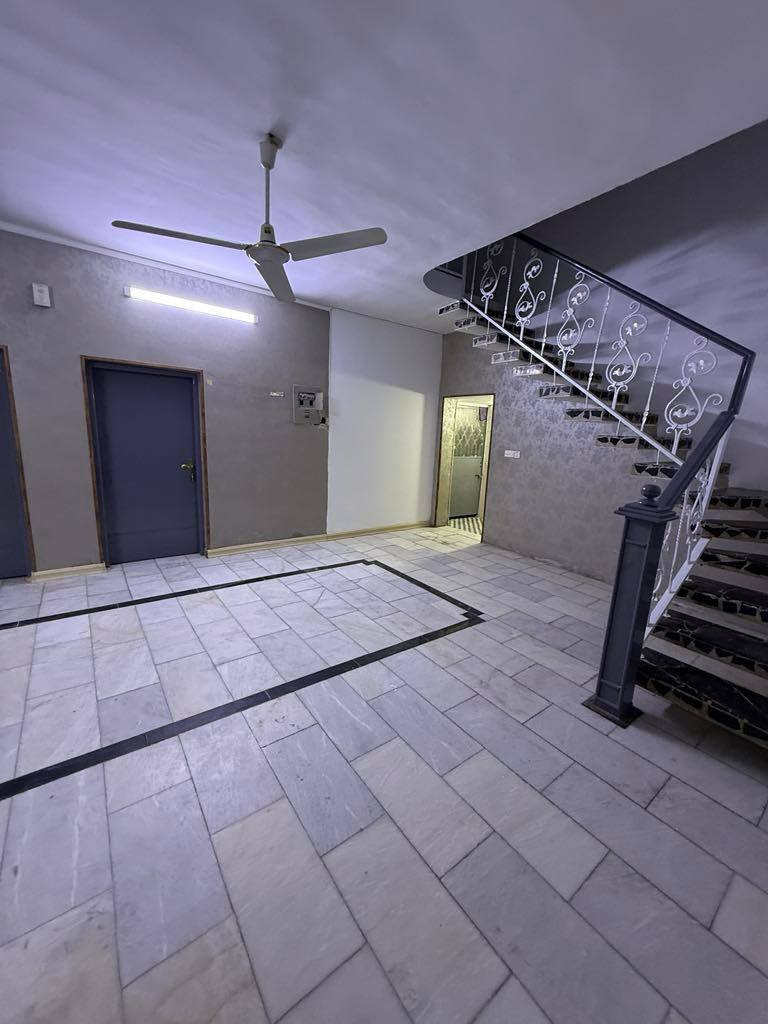 دار للبيـــــــــــــع.....
طابــــــــو زراعي سنـــــــــد // 25.... 
ـــــــــــــــــــــــــ
خلف التجاري 
حي الصحه قرب المدهــــــــــش....
المســـــــــاحه الكليــــــــــــه // 220.... 
ــــــــــــــــــــــــــــــــــ
ركـــــــــن وعالي عن الشارع..... 
تبليـــــــط مــــــــاء كــــــــهرباء مجــــــــاري.... 
ـــــــــــــــــــــــــــــــــــــــــــ
يحتوي على 
أربعة غرف نـــــــــــوم 
صالــــــه هـــــــول مطبـــــــــــخ 
صحيات خارجية وداخليه كــــــــــراج ومـــــــــــــناور... 
ــــــــــــــــــــــــــــــــــــــــــــــــــــــــ
عقارات رامســــــــــر 
***********
***********
