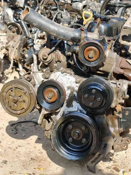 السلام عليكم يوجد لدينا محركات كامل ملحقات كير كنبريسر بور استيرن نوع فور واي ***********
