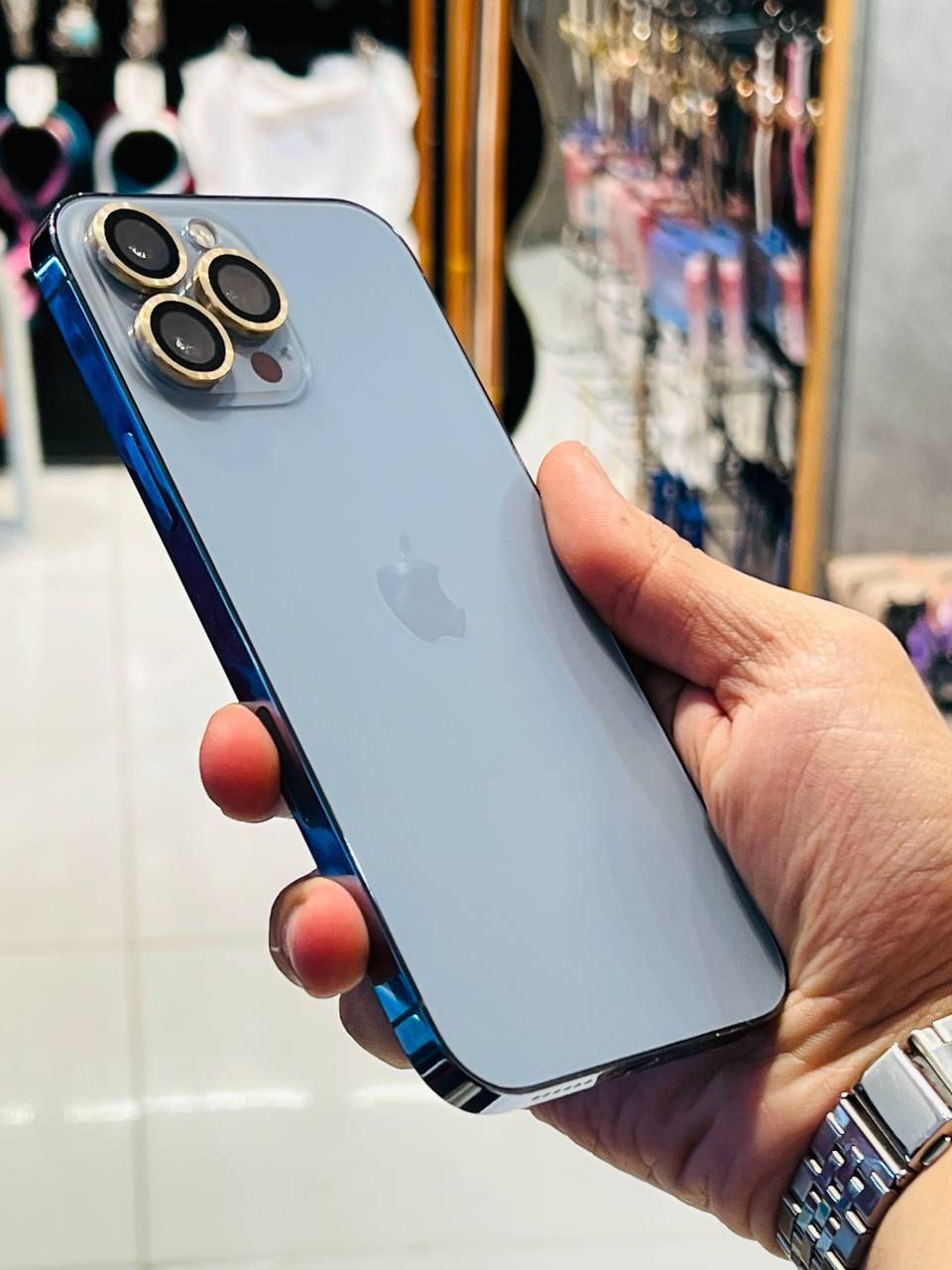 أيفون 13 برو ماكس 
جهاز جديد ومكفول كله شغال ونضيف 
جهاز يخبل شحنه انساه 
جهاز مستبدل شاشاه اصليه 
كله شغال فيس ايدي شغال 
نموذجm
ذاكره ٥١٢
بطاريه ٨٥ اصل 
اتصال او واتساب 
***********
مكاني حله  او مراوس 
سعر ٥٥٠ وبي مجال بسيط
