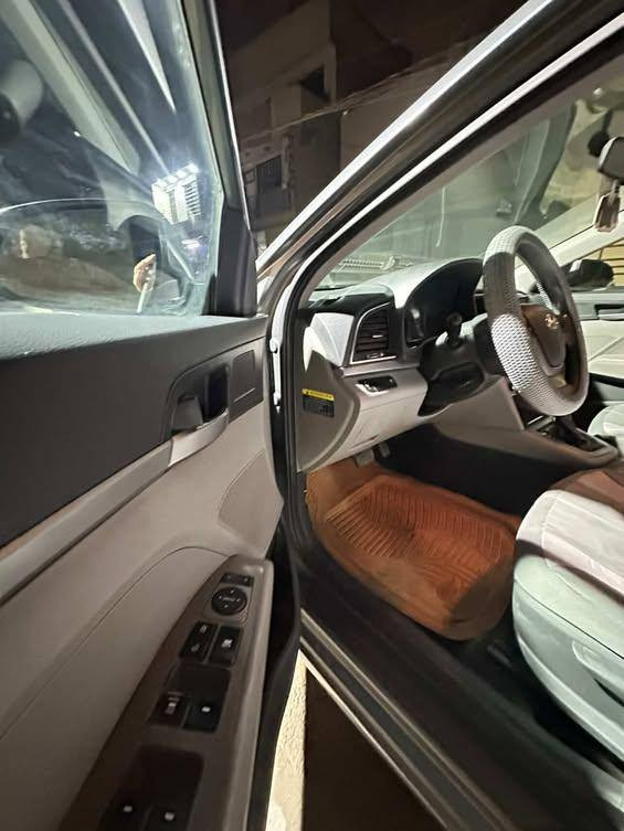 السلام عليكم النترة ٢٠١٧ وارد امريكي حادث صندوق خلفي عنوان دروة شارع ٦٠ سعر ١١٧ بيها مجال رقم الهاتف  ***********
